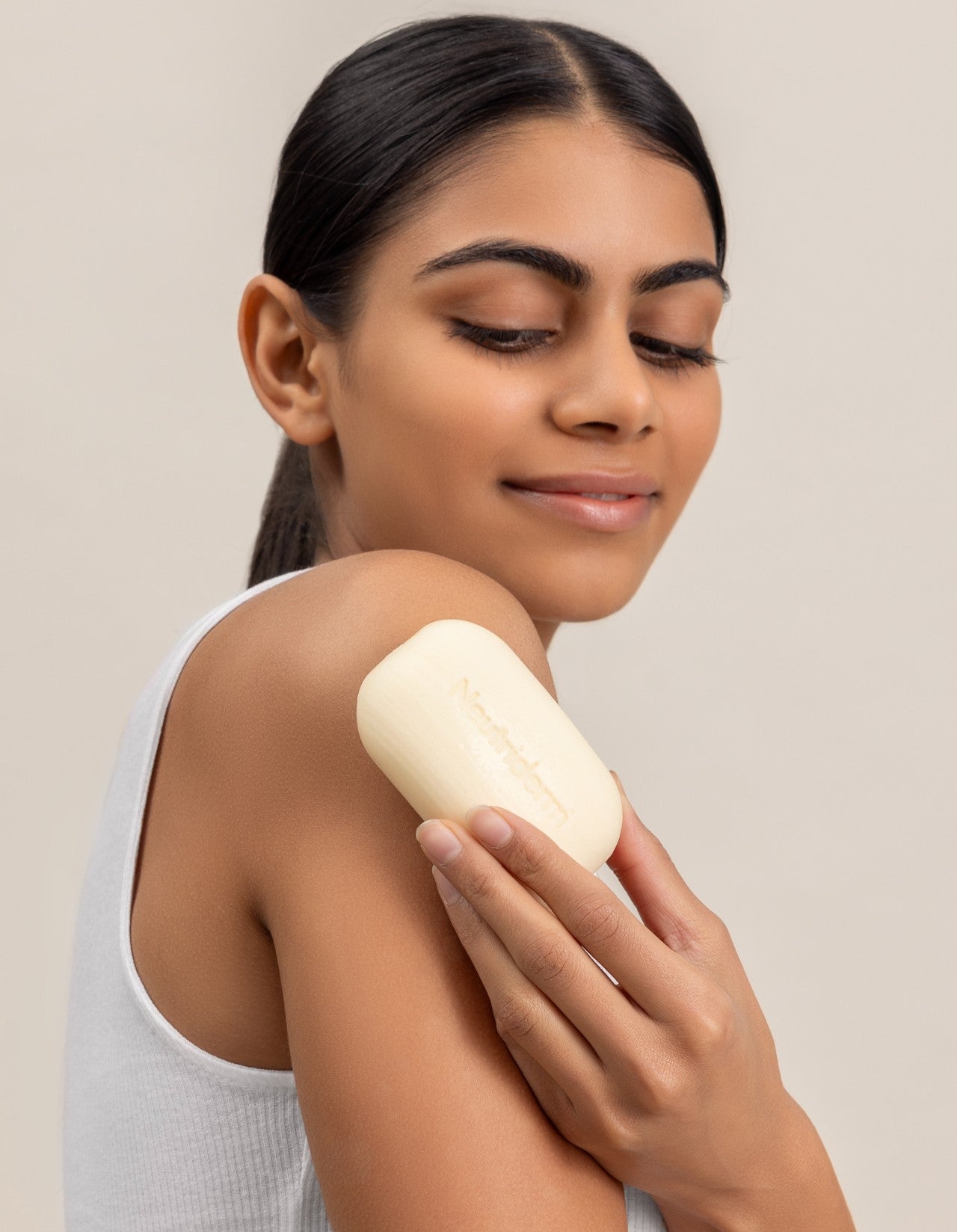 Refresh Your Skin with a Body Lotion Featuring Retinol and Niacinamide