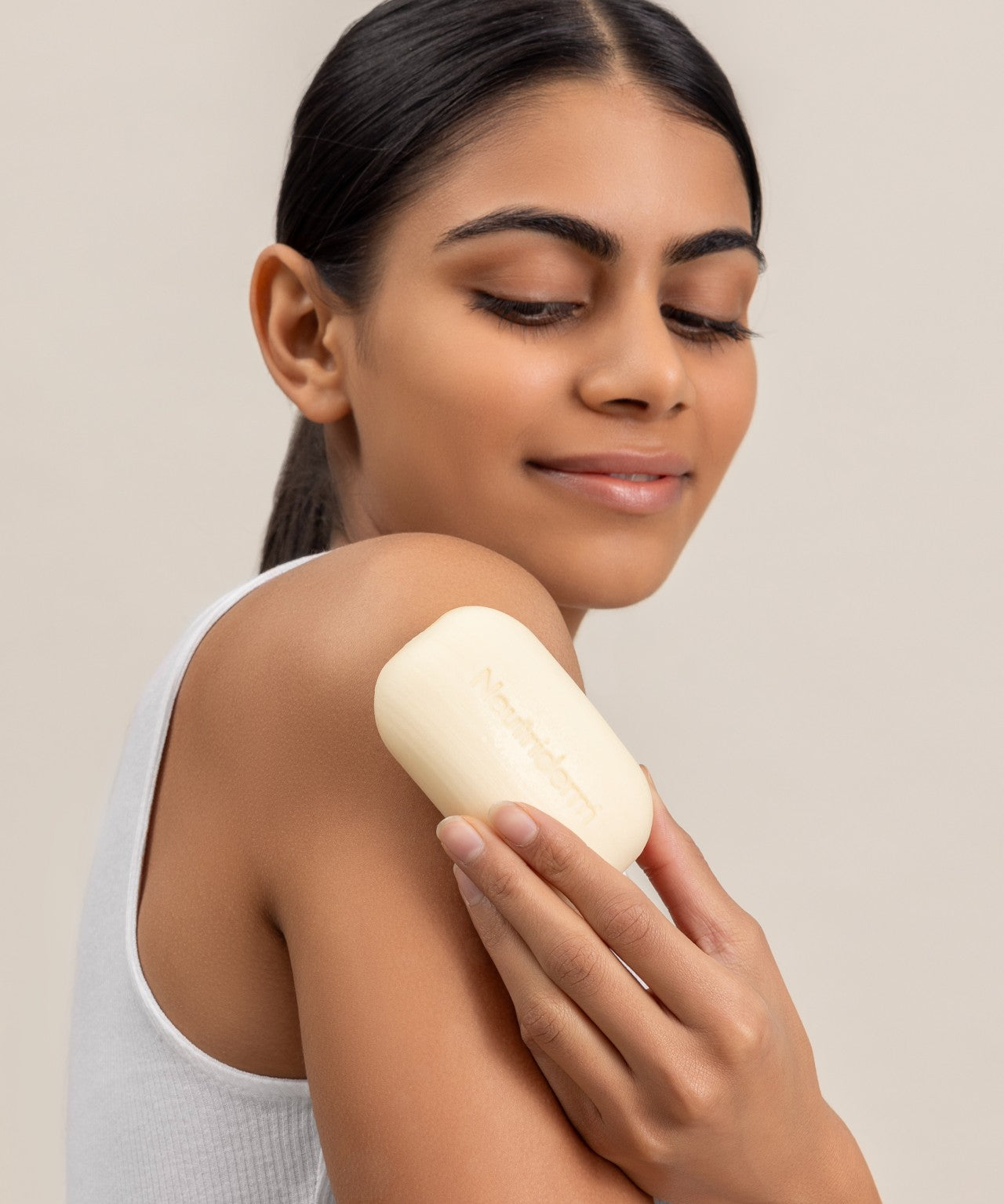 Refresh Your Skin with a Body Lotion Featuring Retinol and Niacinamide